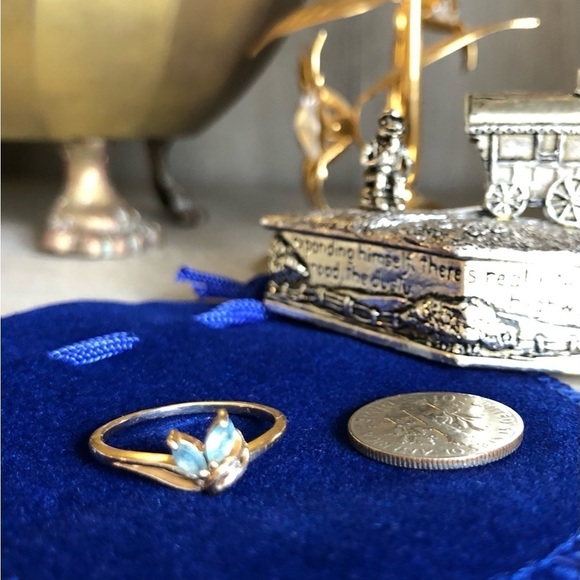 14K Gold Topaz Ring - Picture 5 of 5